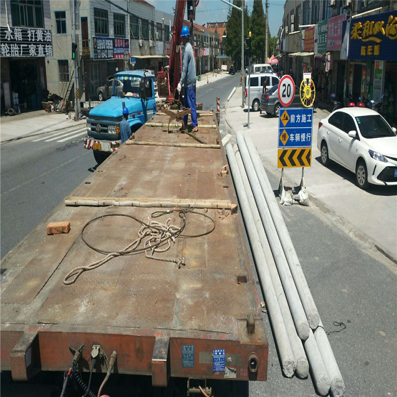 發(fā)往上海12米國標(biāo)水泥路燈桿順利到達(dá)